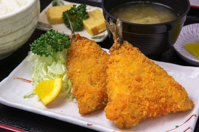 あじフライ定食 焼津市魚仲水産加工業協同組合